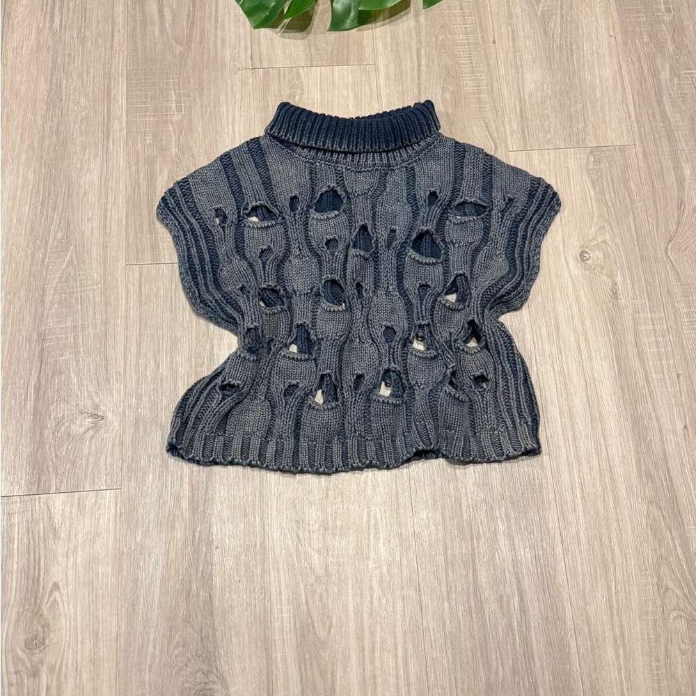 Oli & Hali Charcoal Gray Distressed Cable Knit Sleeveless Sweater